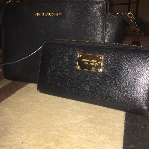 Micheal Kors Mini Purse - Picture 2 of 3